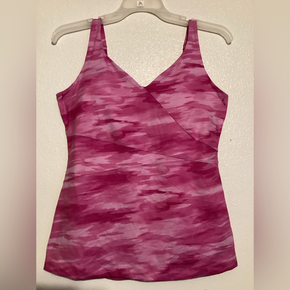 New Under Armour Tank Top - Picture 2 of 13